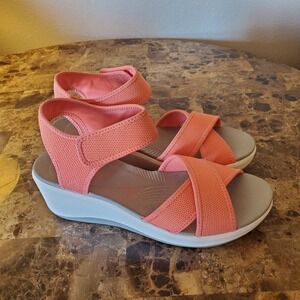 Clarks Cloudsteppers sz 9.5M coral strappy step cali wedge sandal resort  summer